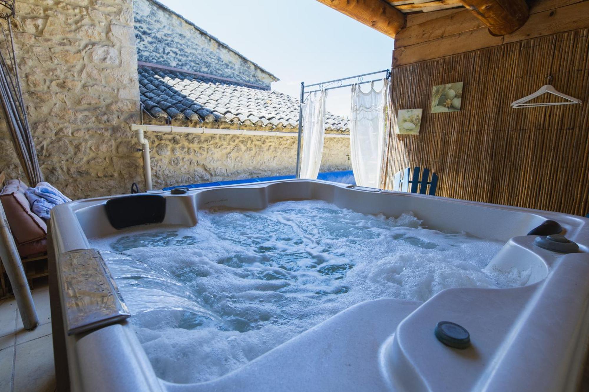Gite Petit Luberon Chez Manon En Luberon - Vacation Rental In Guest House Lagnes Екстериор снимка
